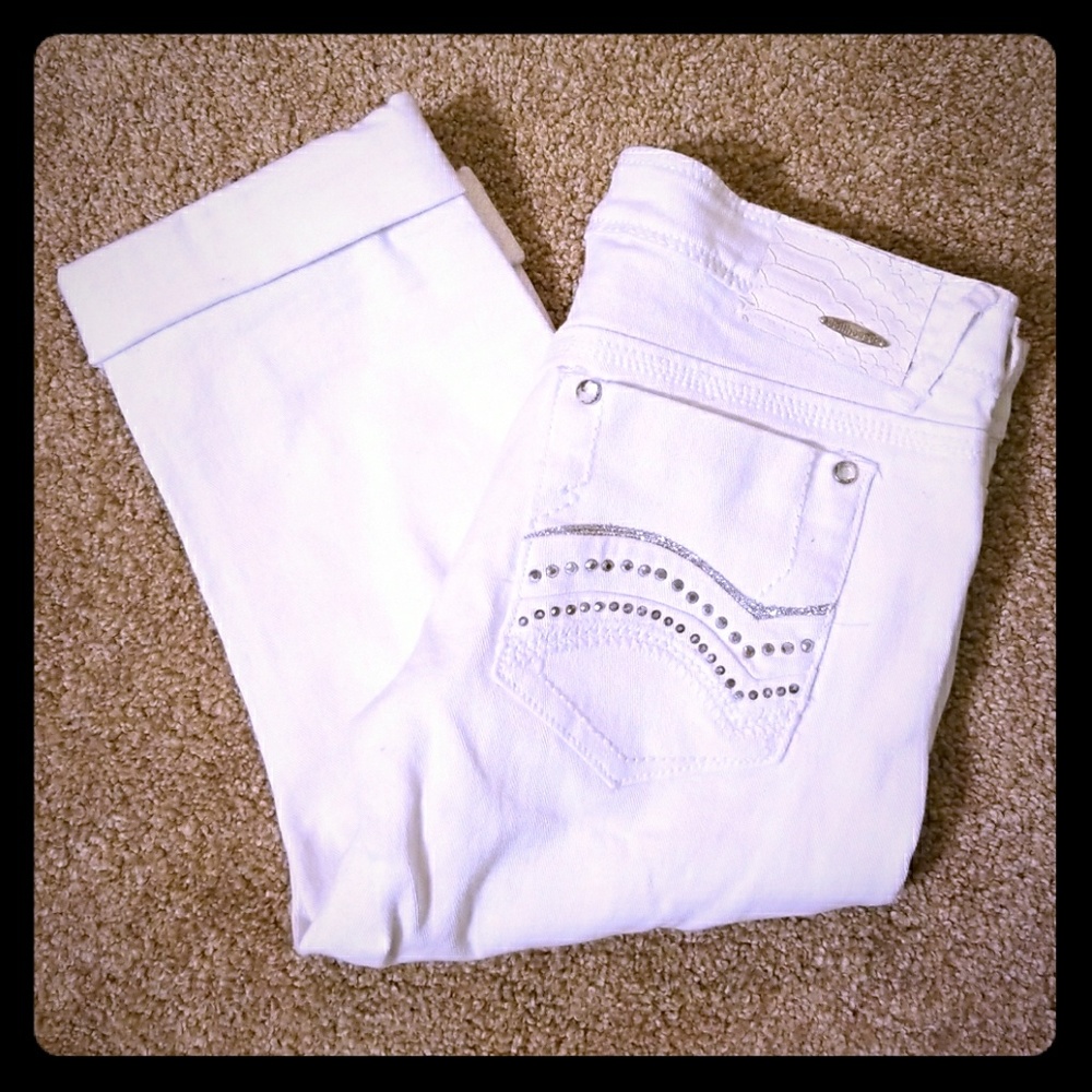 Dollhouse White Denim Capris
